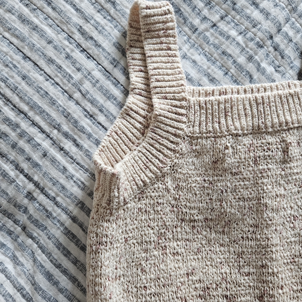 ⭐️PRICEDROP⭐️LOFT Knit tank